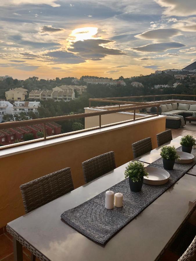 Luxurious Duplex Penthouse With Golf And Sea Views Apartment เบนัลมาเดนา ภายนอก รูปภาพ